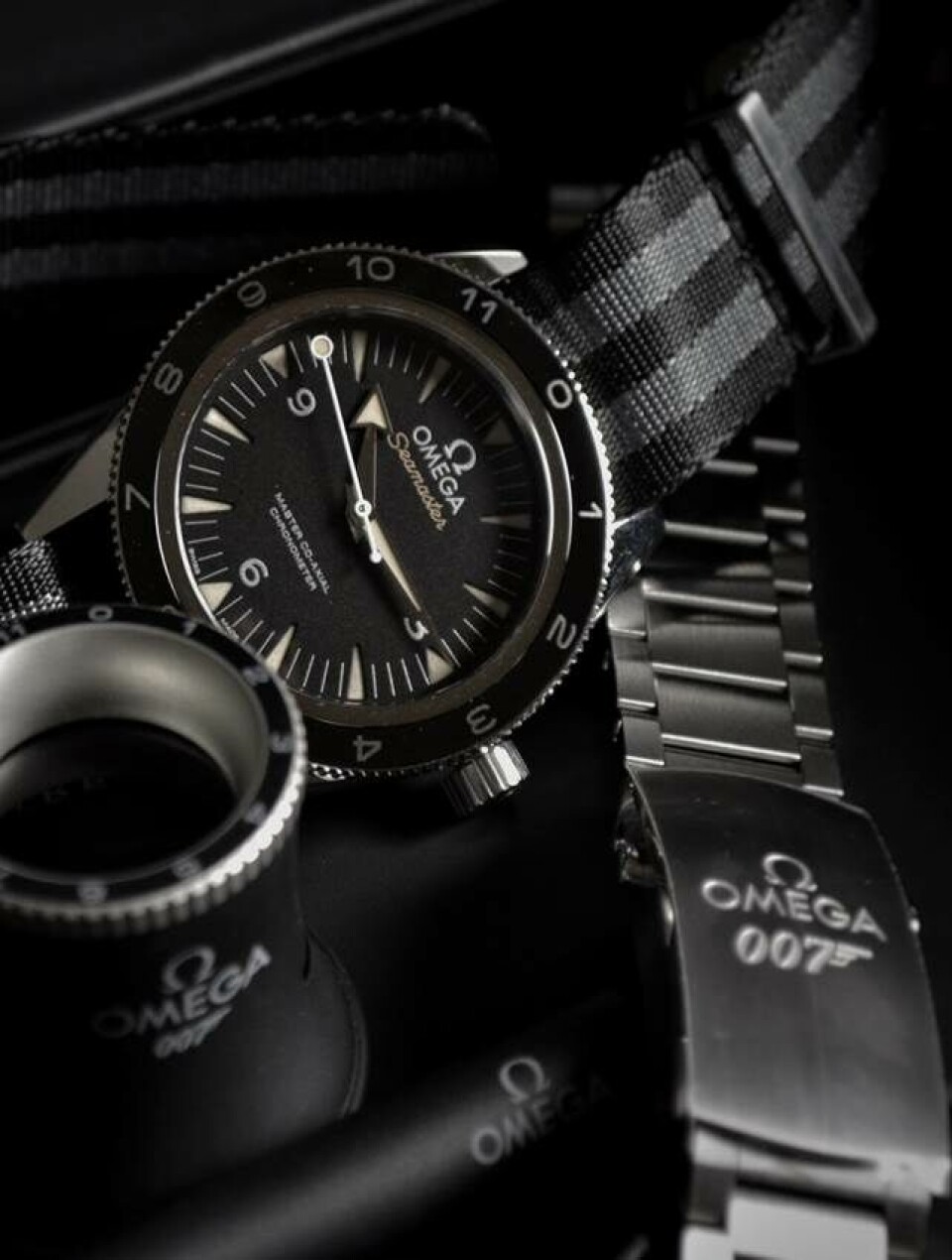 Mr. White donerer sit 007-Omega til nødhjælp