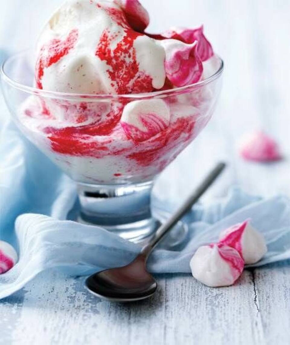 Softice med jordbær og rabarberkys