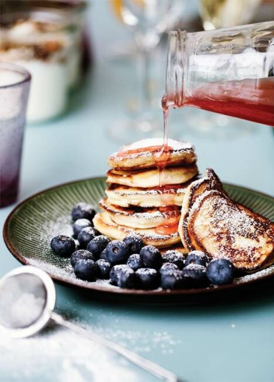 Fluffy pandekager med ricotta og rabarbersirup