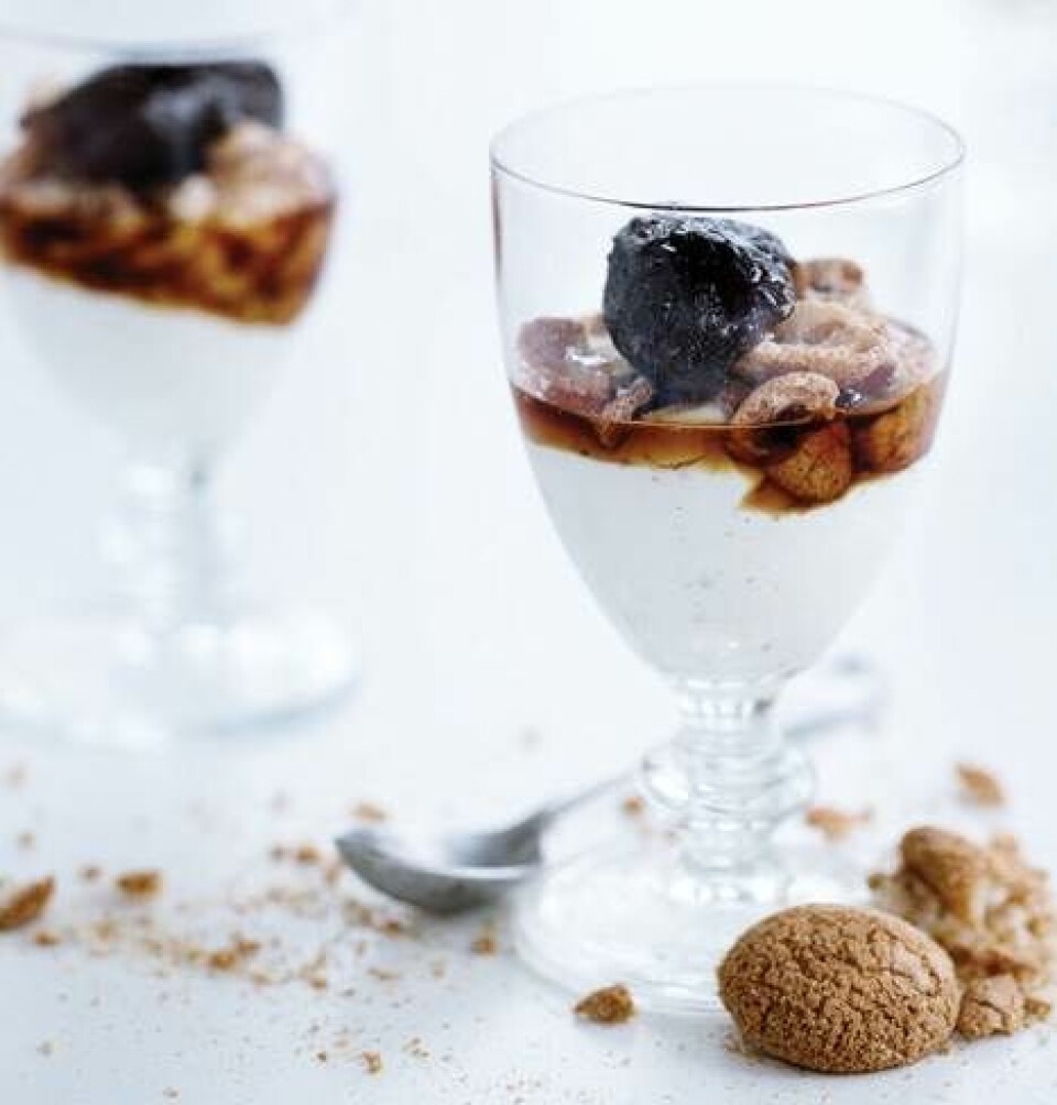 Brændte figner med yoghurt, kardemomme og makroner