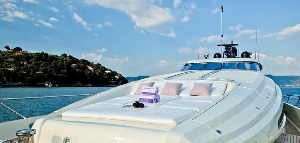 Tag et kig ind i fem overdrevet luksuriøse yachts, der er til salg lige nu