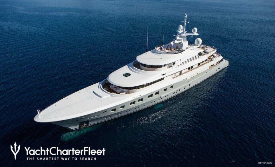 Tag et kig ind i fem overdrevet luksuriøse yachts, der er til salg lige nu