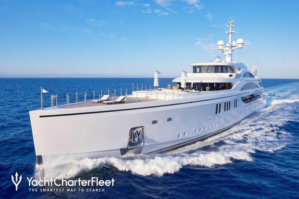 Tag et kig ind i fem overdrevet luksuriøse yachts, der er til salg lige nu