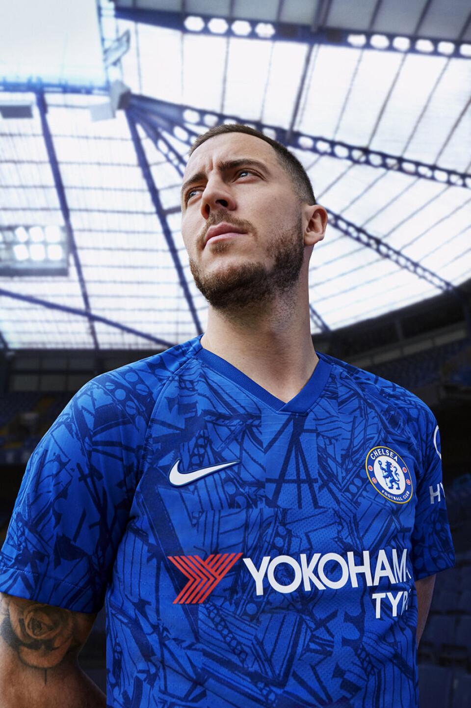 Chelsea præsenterer hjemmebanetrøje med Stamford Bridge-design