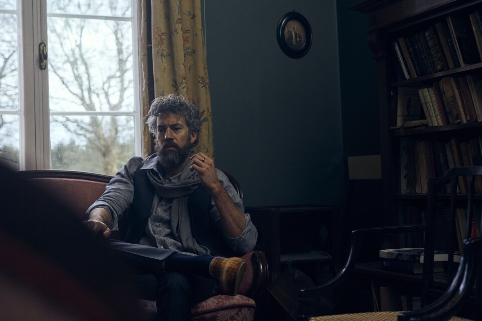 Modeserie: Træd ind i et støvet univers af adelig karakter