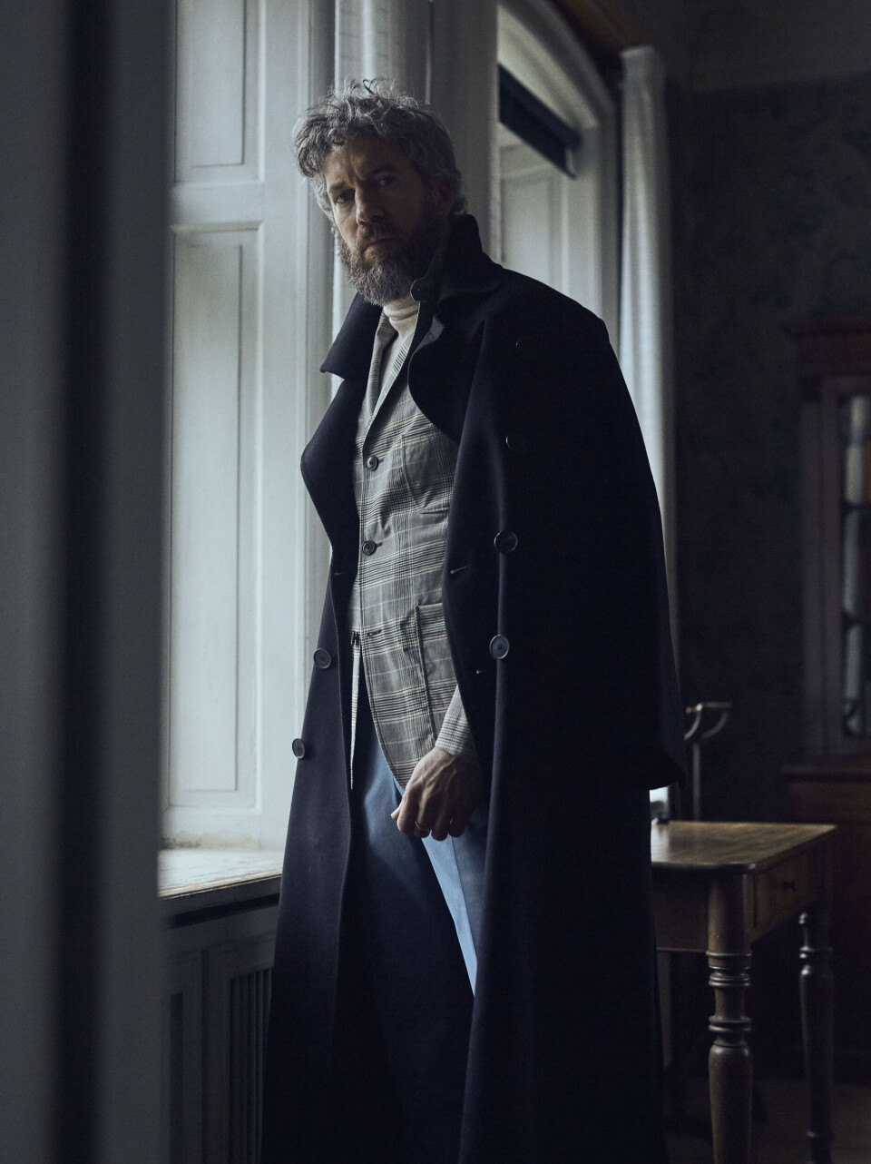 Modeserie: Træd ind i et støvet univers af adelig karakter