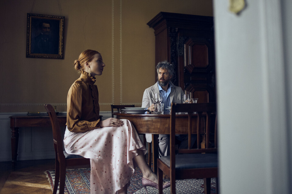 Modeserie: Træd ind i et støvet univers af adelig karakter