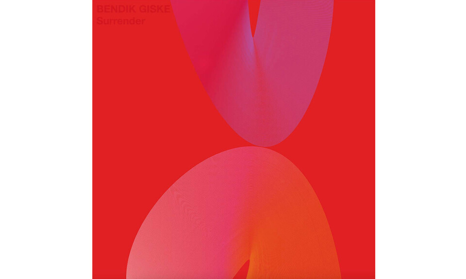 ”Hun er som sanger og performer helt oppe på højde med Ariana Grande og som sangskriver på niveau med Taylor Swift”