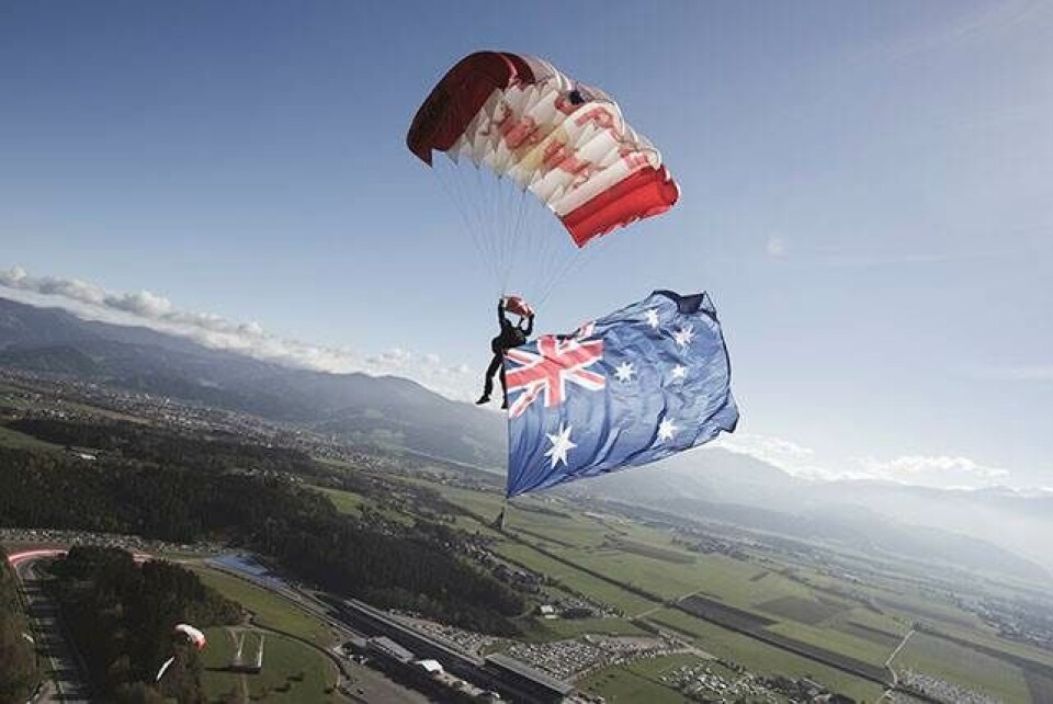 Se praktikantens vilde flyvetur med Red Bull
