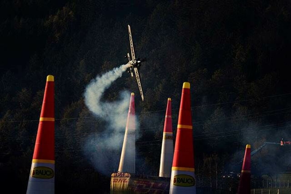 Se praktikantens vilde flyvetur med Red Bull