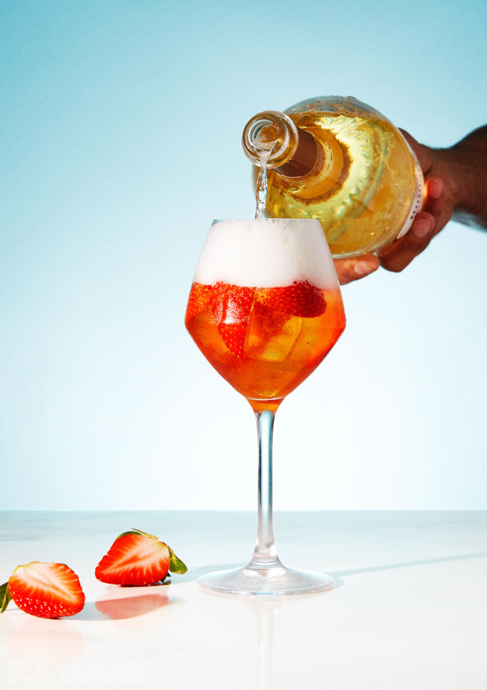 Husk at få rigeligt med væske: De her tre sommerdrinks holder dig hydreret hele aftenen
