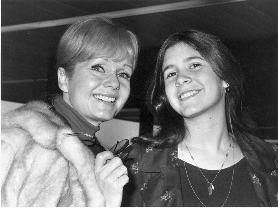 Død af sorg? I går gik Carrie Fishers mor bort