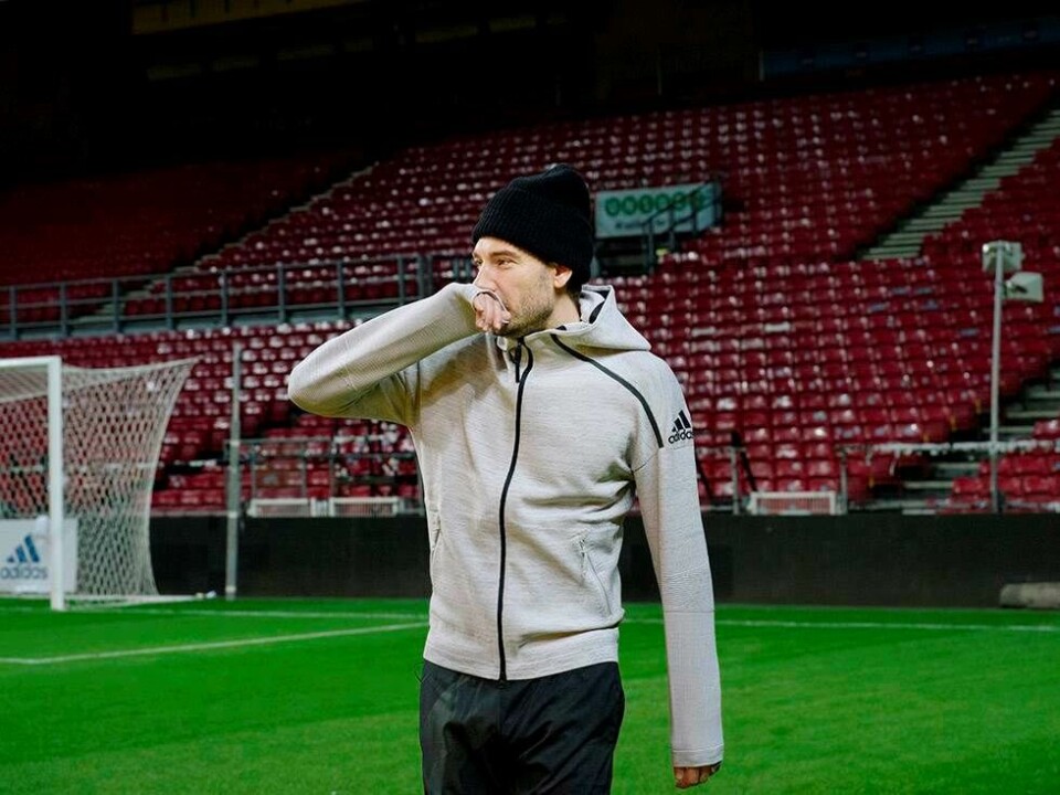 Eksklusivt for Euroman: Nicklas Bendtner og Jens Stryger Larsen tester den nye VM-bold