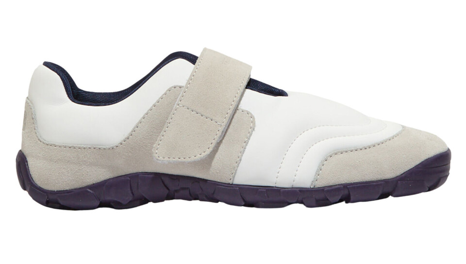 Ved første øjekast er den frastødende. Men du kan ikke leve uden sneakersandalen