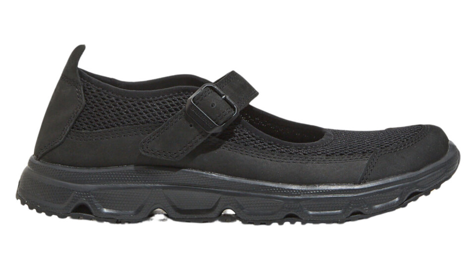 Ved første øjekast er den frastødende. Men du kan ikke leve uden sneakersandalen