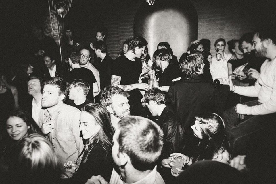 Slut med champagnesprøjtende teenagere: “At Dolores er en natklub for folk, der allerede har gået i byen i 10 år”
