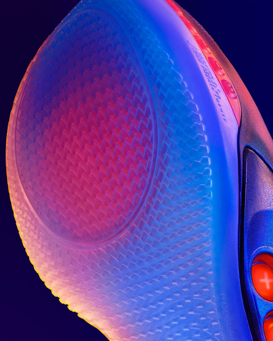 Nike er tilbage med en ny og bedre udgave af selvbindende sko