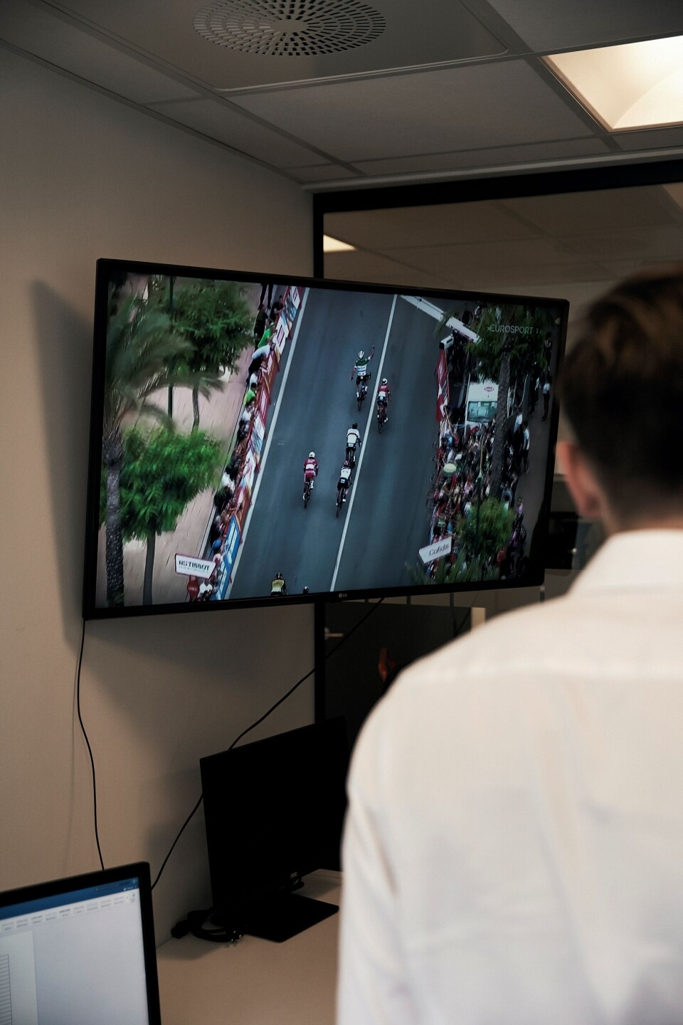 Danske iværksættere sælger brugt cykeltøj fra professionelle ryttere: ”I sidste ende er vi bare cykelnørder”