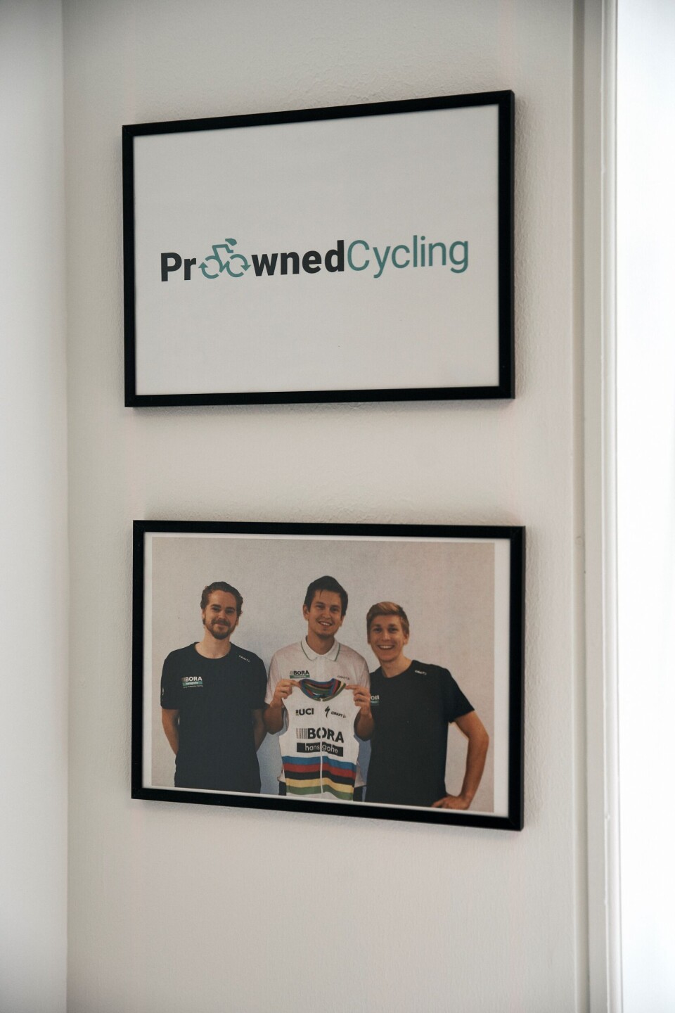 Danske iværksættere sælger brugt cykeltøj fra professionelle ryttere: ”I sidste ende er vi bare cykelnørder”