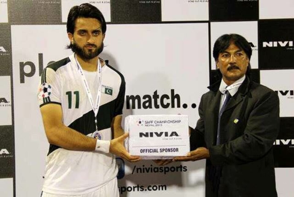 ”Den ene dag er jeg anfører for et land med 180 millioner indbyggere. Den næste spiller jeg en kamp for 50 tilskuere i Sundby”