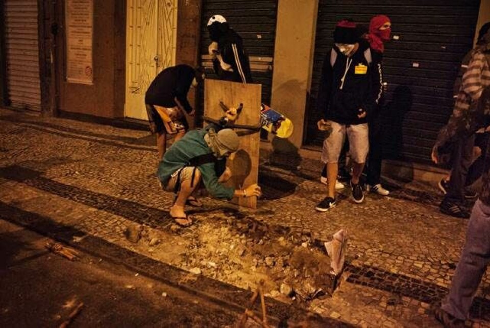 Protest i paradis: Tåregas og molotow cocktails i Rio de Janeiro