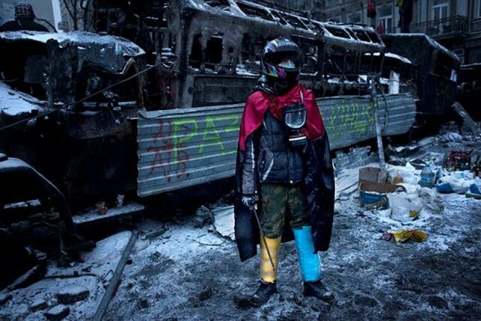 Status på Kiev: Flyvende brosten og fødeby i brand