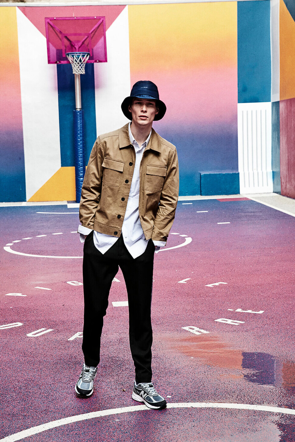 13 outfits: Lyse cottoncoats, lange striber og frække sneakers bringer dig rigtig langt dette forår