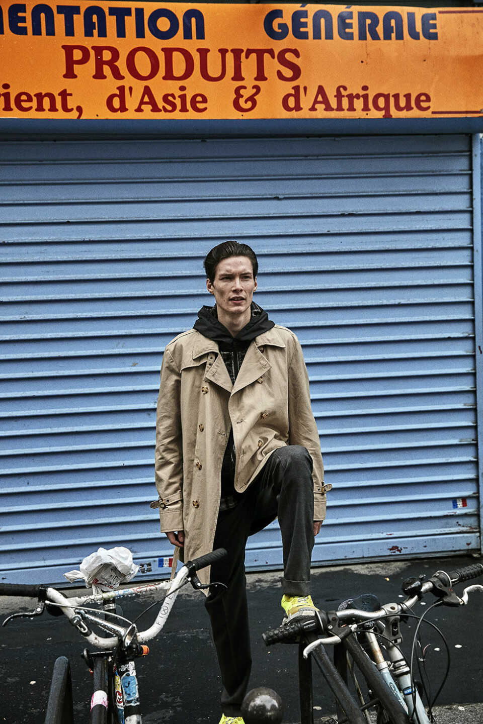13 outfits: Lyse cottoncoats, lange striber og frække sneakers bringer dig rigtig langt dette forår