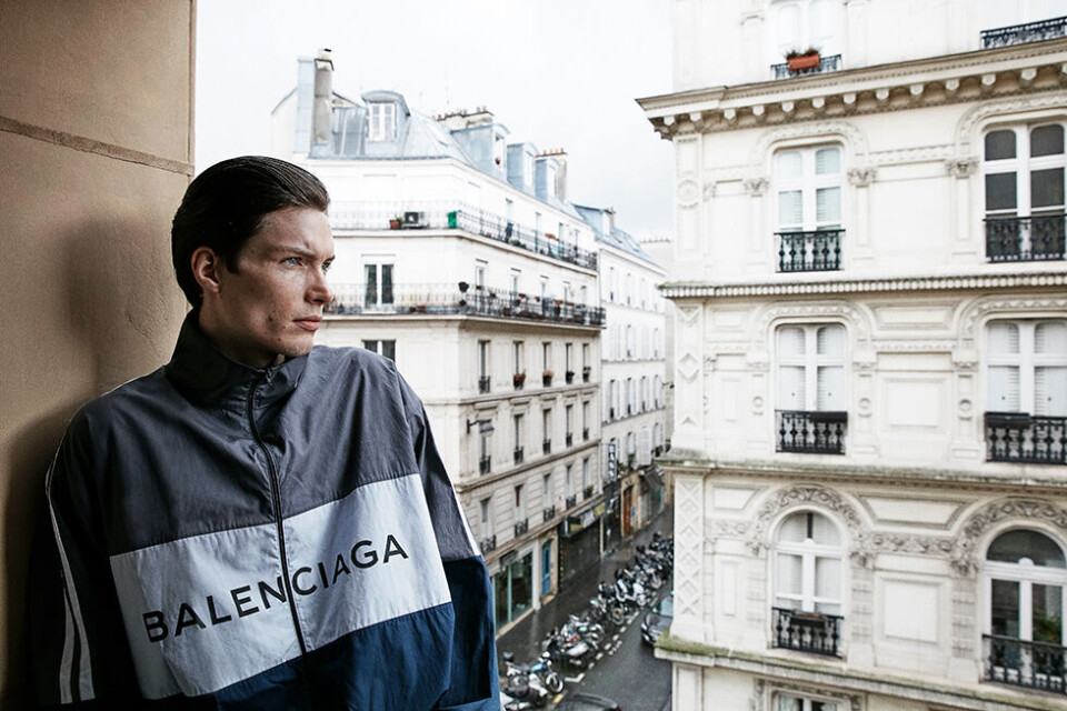 13 outfits: Lyse cottoncoats, lange striber og frække sneakers bringer dig rigtig langt dette forår