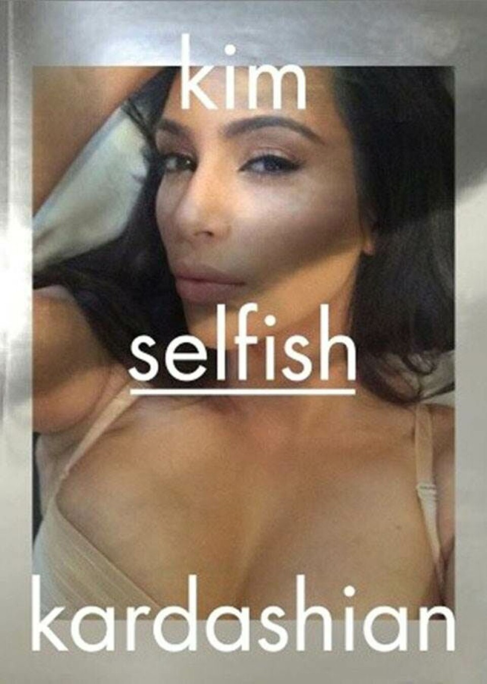 Kim Kardashian udgiver ny bog kun med selfies