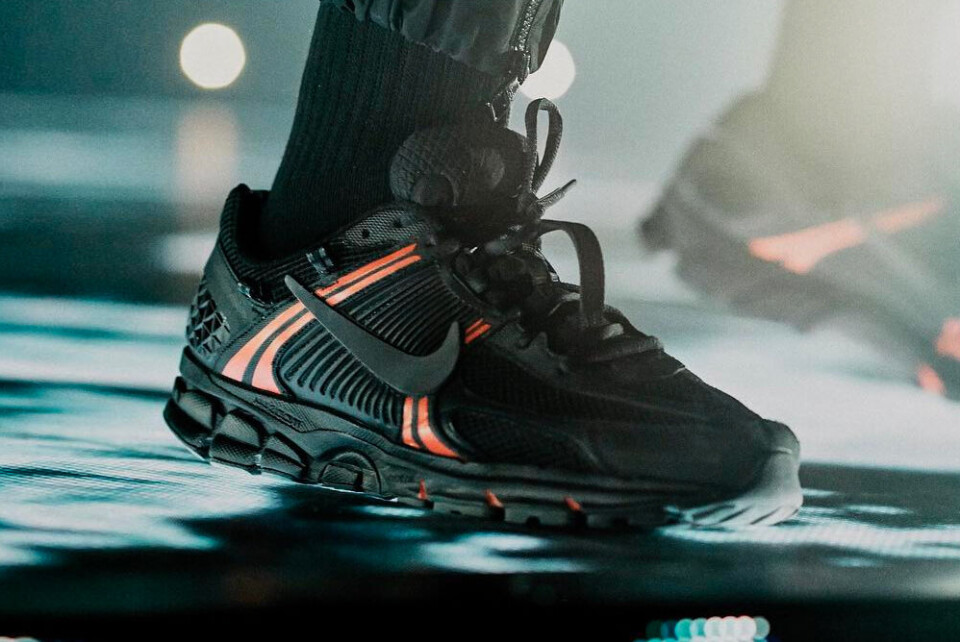 Ugens mode-overblik: Drake tirrer med sort og rød Nike Vomero 5+