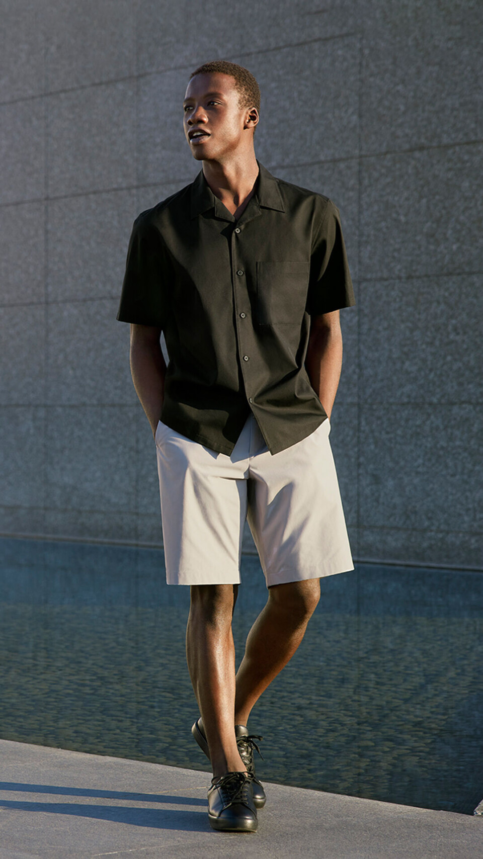 Uniqlo og Theory klæder dig på i afslappede sommer-silhuetter