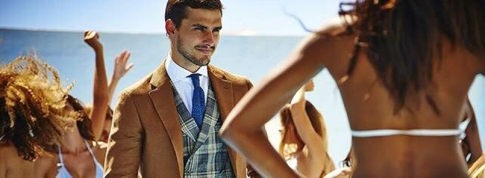 Suit Supply bruger det ældste trick i bogen. Og det virker