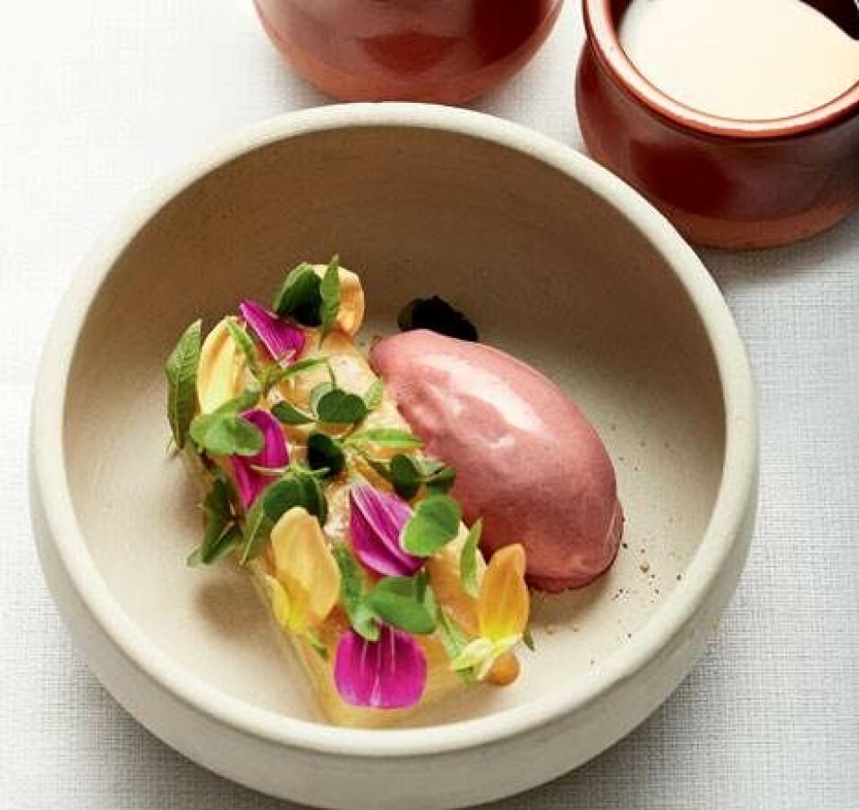 Tarte tatin med karamelliseret blommeis og røg