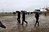Regnen har ramt Roskilde Festival: Se de våde billeder her