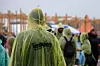 Regnen har ramt Roskilde Festival: Se de våde billeder her