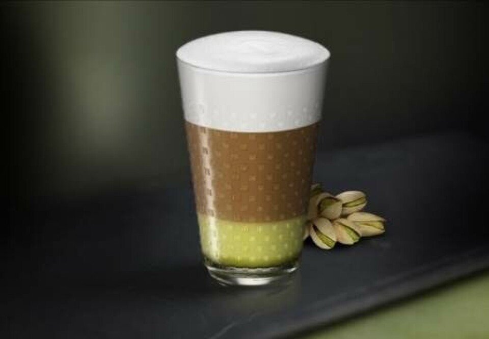 Bryd med den klassiske kaffeservering efter middagen