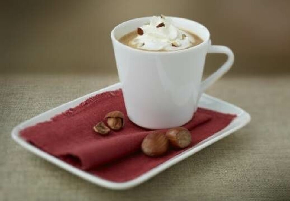 Bryd med den klassiske kaffeservering efter middagen