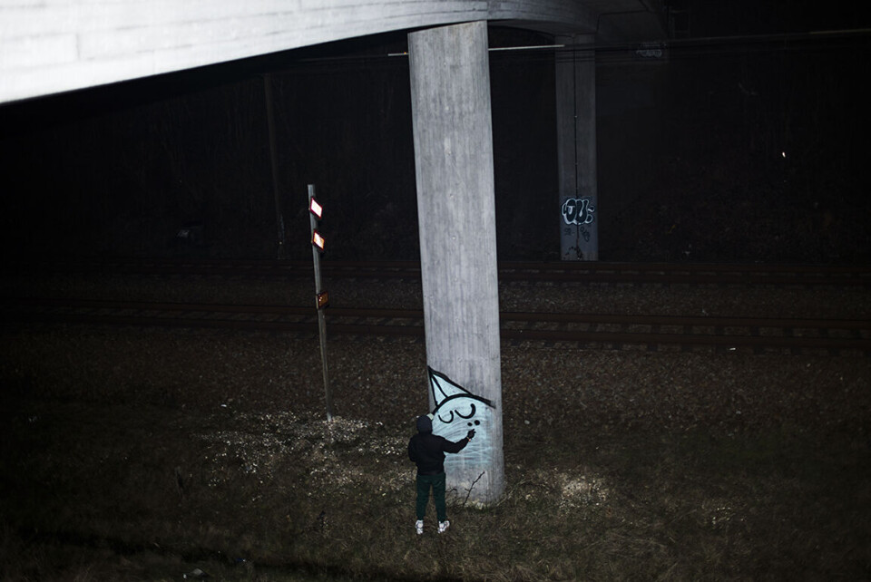 Far om dagen, graffitimaler om natten: 'Det er ligesom swingerklubben. Vi knalder bare byen'