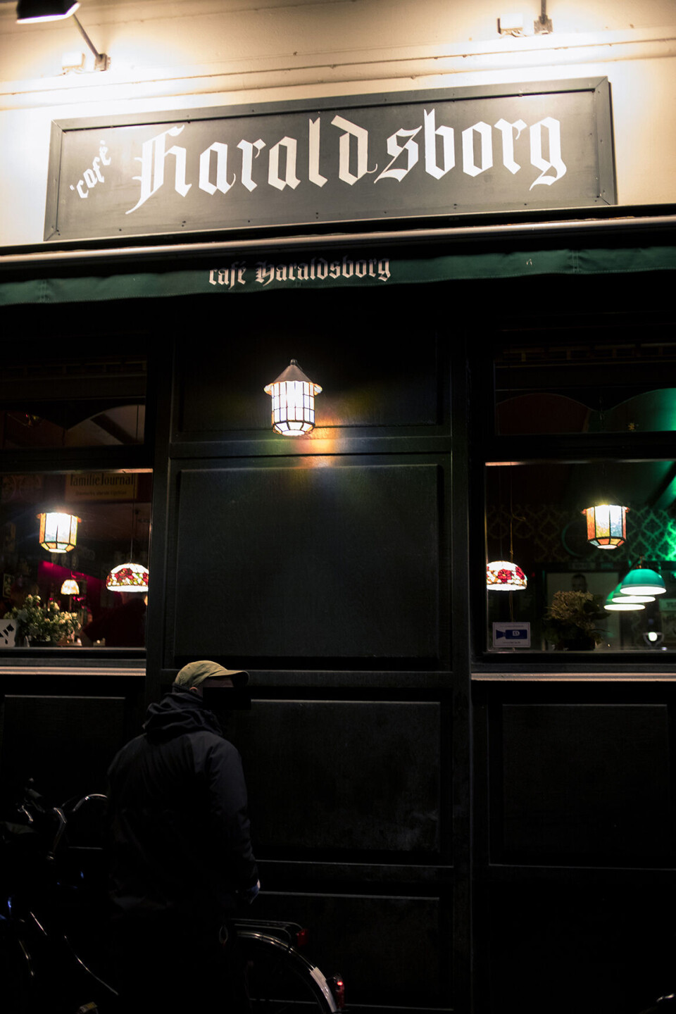 Far om dagen, graffitimaler om natten: 'Det er ligesom swingerklubben. Vi knalder bare byen'