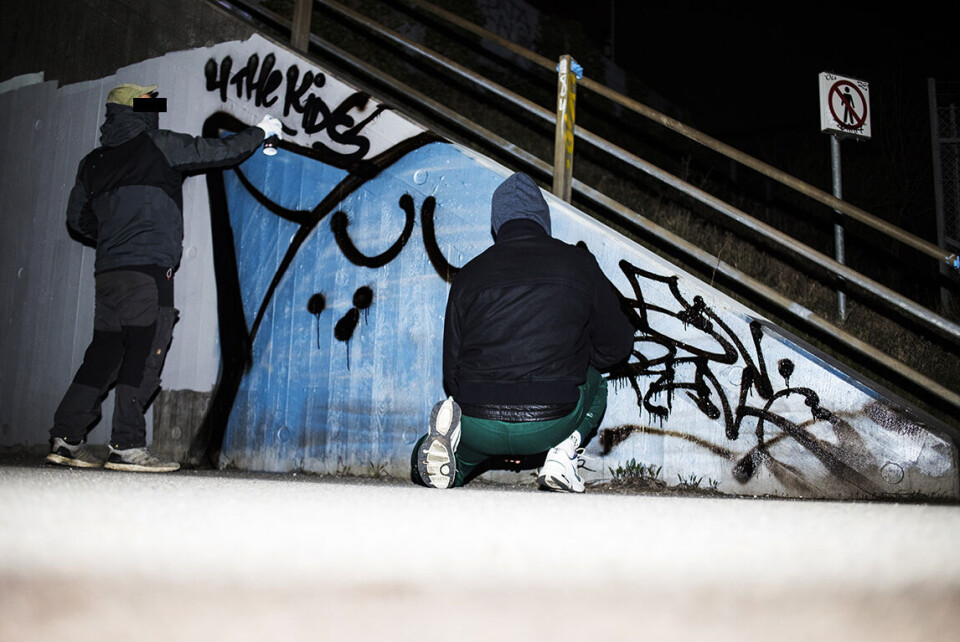 Far om dagen, graffitimaler om natten: 'Det er ligesom swingerklubben. Vi knalder bare byen'