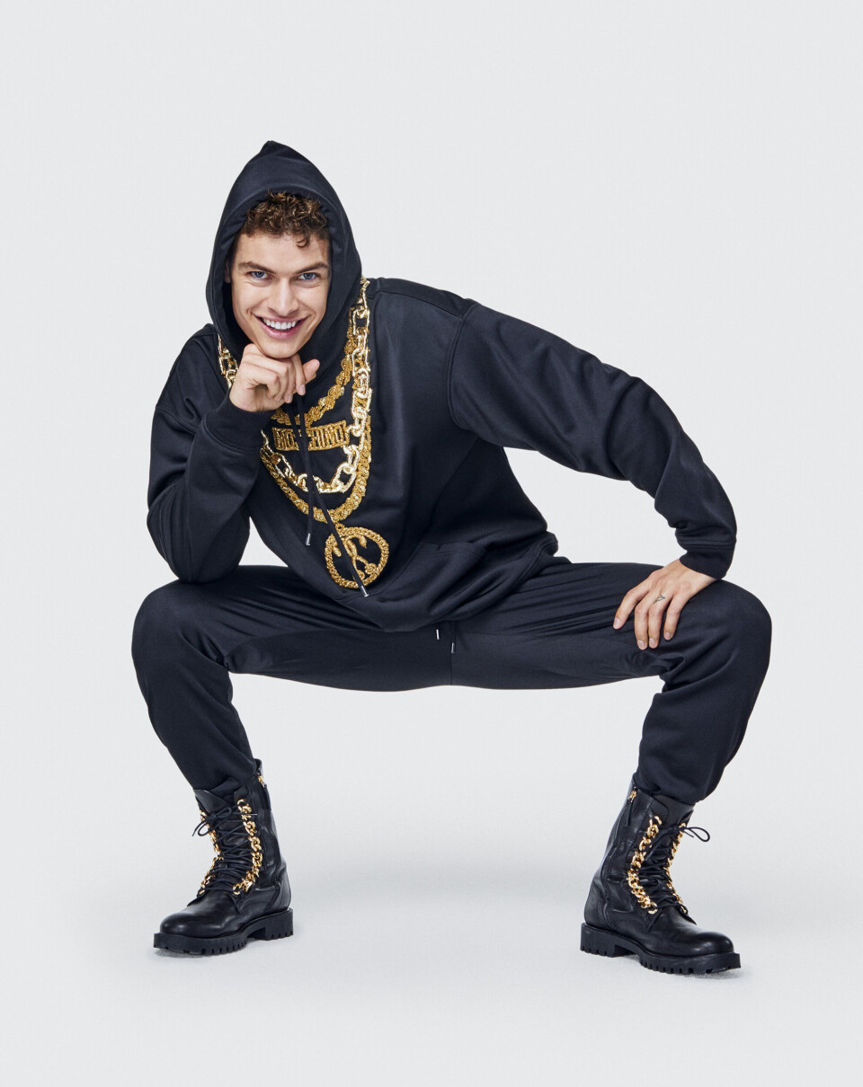 Se den fulde Moschino X H&M kollektion her