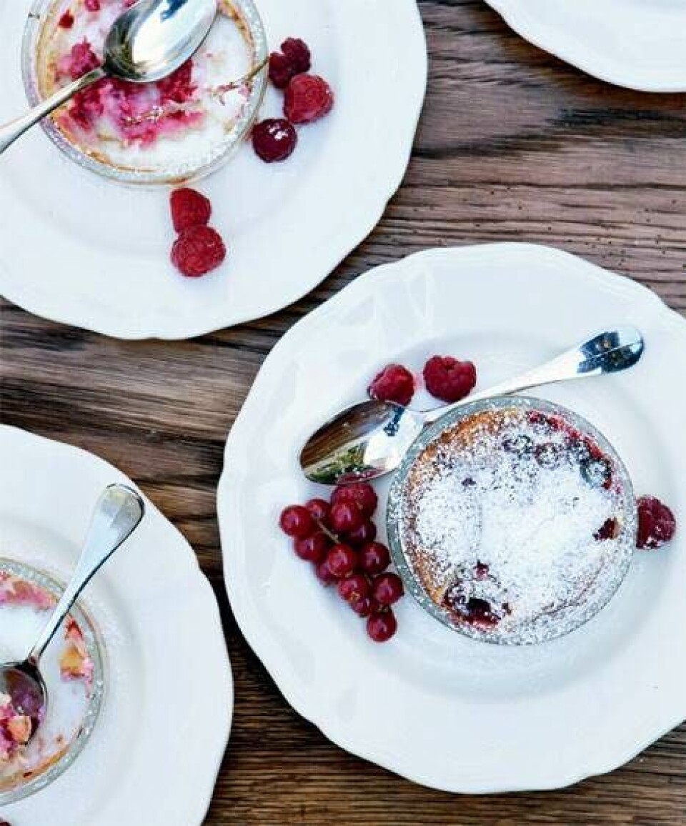 Clafoutis med hindbær og ribs