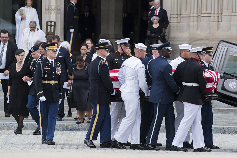Hele Washingtons elite sagde farvel til John McCain: ”Så meget af vores politik kan synes ond og smålig. John opfordrede os til at være større end det”