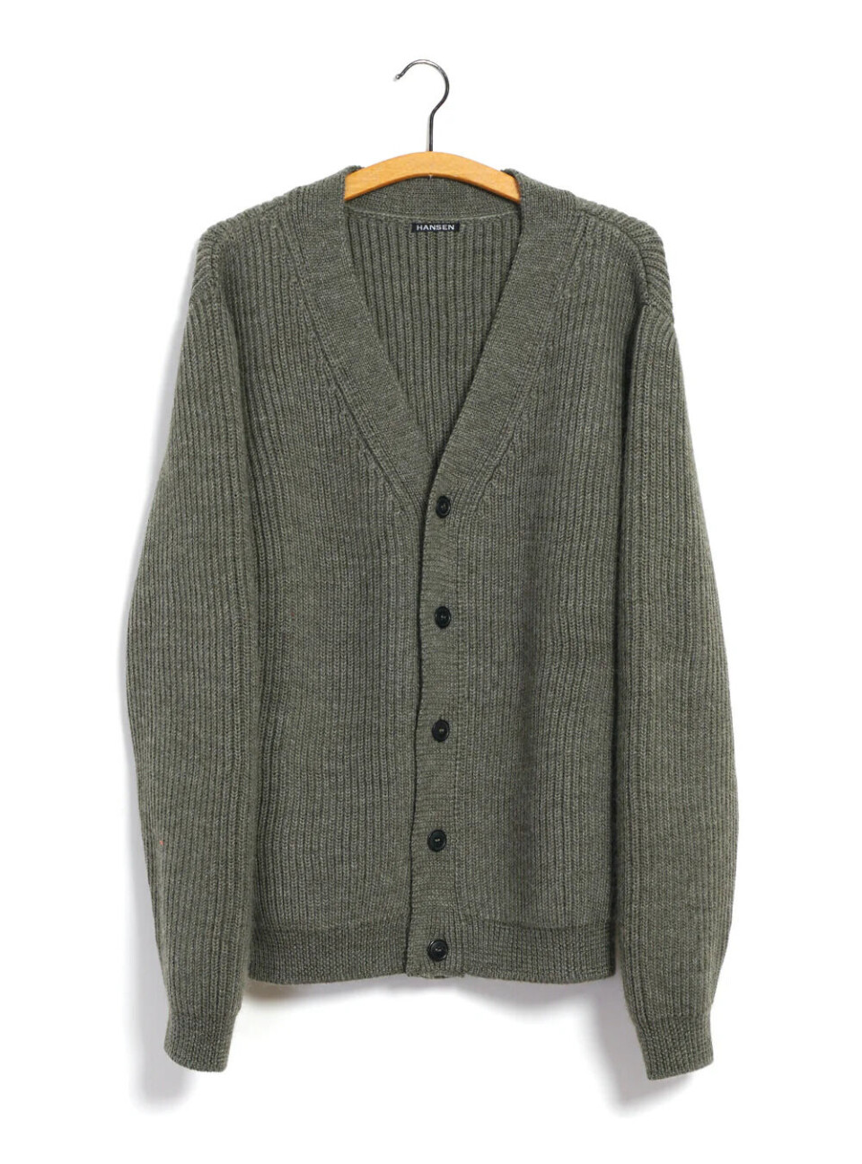 Man kan ikke se himlen for bare cardigans for tiden. Vi har fundet 11 gode køb