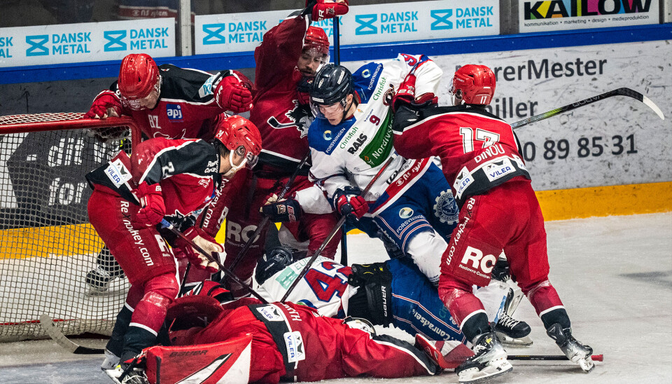 Har du aldrig set en dansk ishockey-kamp? Så går du virkelig glip af noget