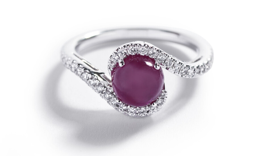 Forlovelsesring med Grønlandsk Rubin