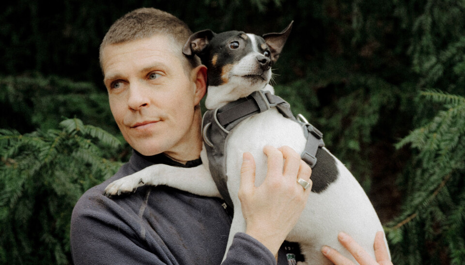 Casper arbejdede i en del år som blikkenslager, men var blevet træt af sit arbejde. En dag mødte han Holger (før Holger hed Holger) på en kennel i Ringsted, og så gav det hele ligesom sig selv.