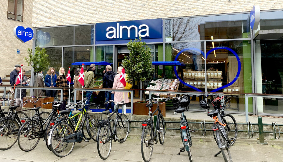 Folk stod i kø fra den tidlige morgen for at komme til åbningen af Alma
