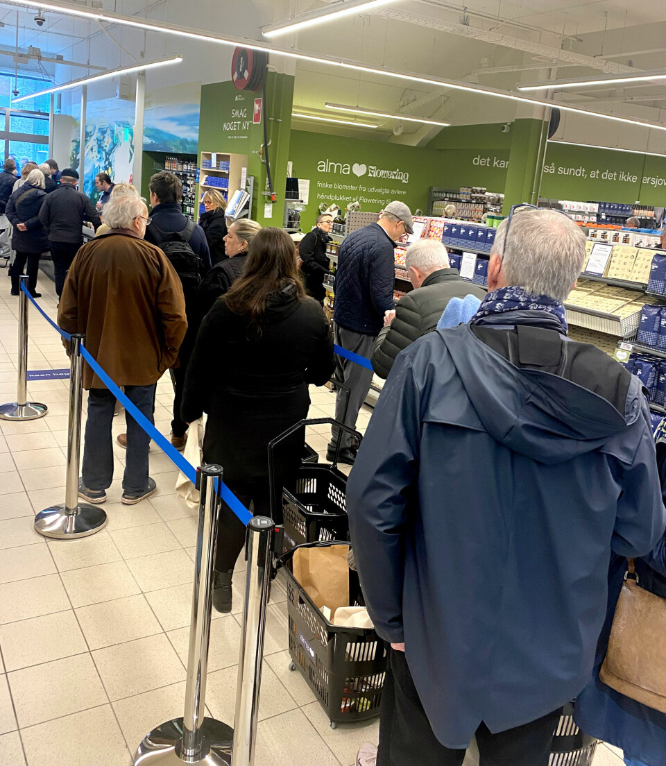 Folk stod i kø fra den tidlige morgen for at komme til åbningen af Alma